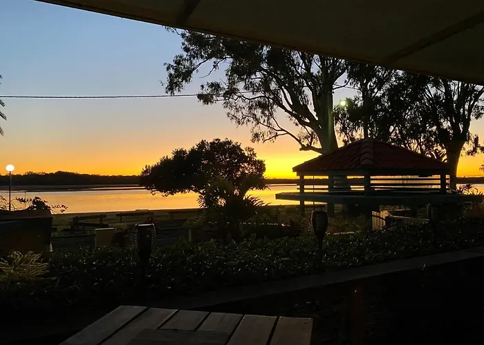 The Esplanade Riverview Holiday Apartments
