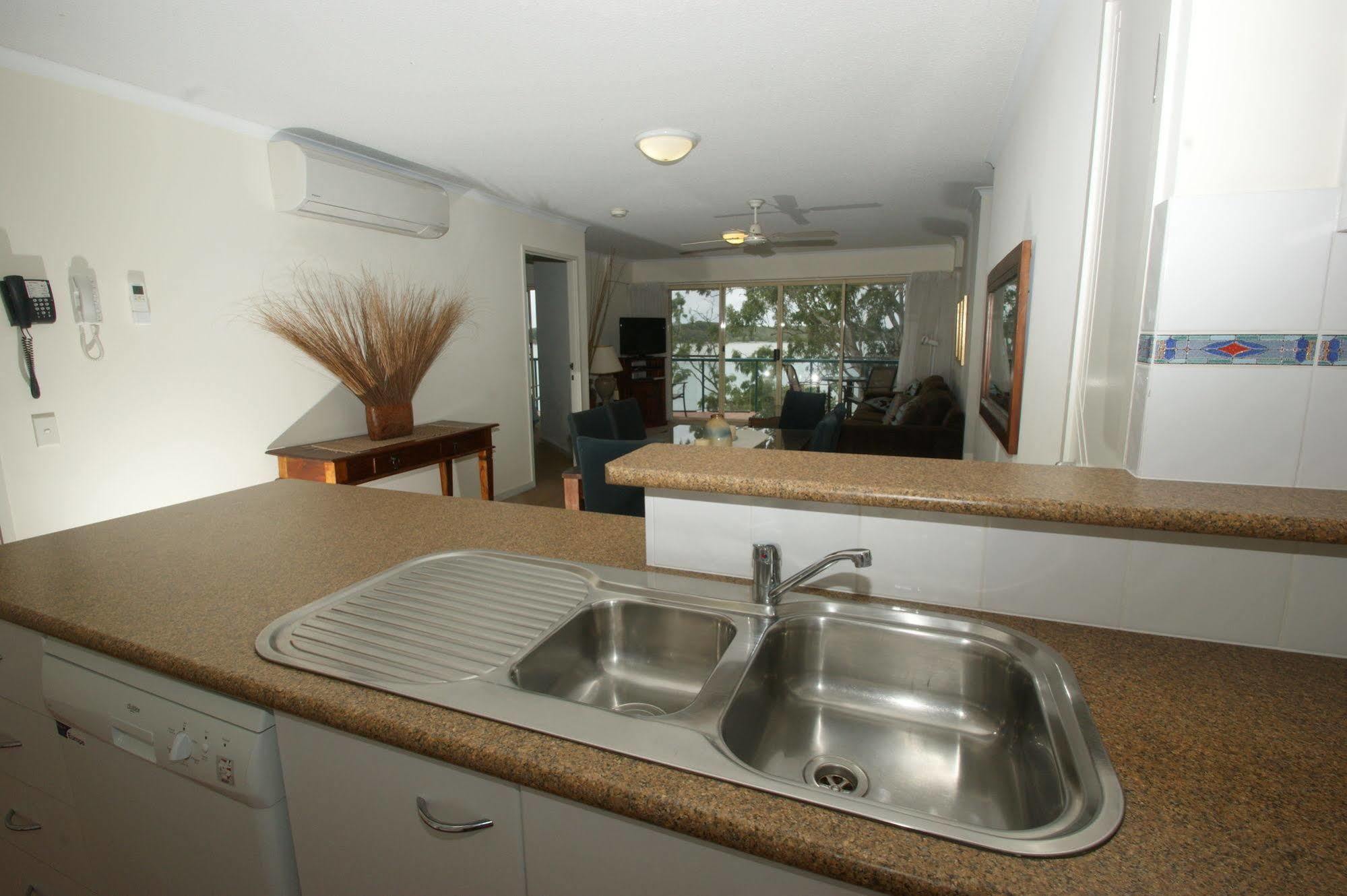 The Esplanade Riverview Holiday Apartments 4*